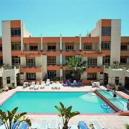 Clover Complex 2* كاورا