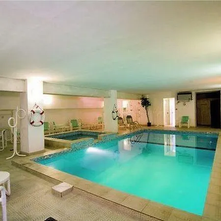 Clover Complex Aparthotel 2*