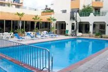 Clover Complex Aparthotel 2*